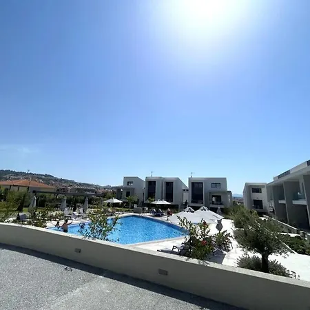 Modern Amenities And Comfort In Sithonia アパート ニキティ